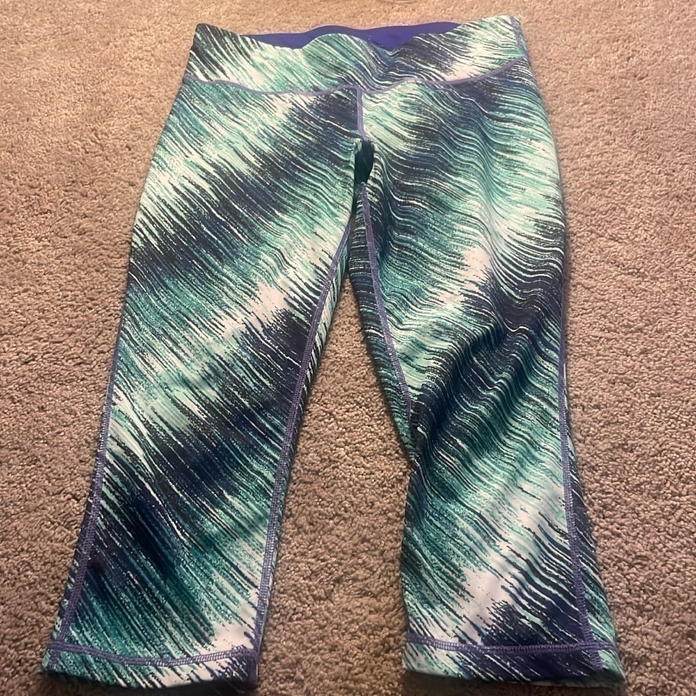 EUC Cropped Leggings Size Large